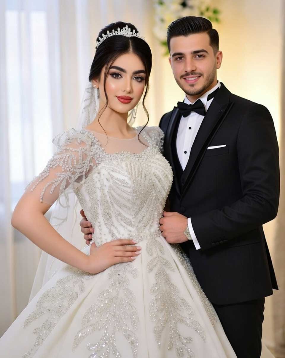 چه زمانی باید برای میکاپ آزمایشی (تریال) عروس اقدام کنم؟ بهترین زمان ۴ تا ۶ هفته قبل از روز عروسی است. در جلسه تریال، ملیکا اربابی با توجه به فرم صورت، تناژ پوست، سلیقه شما و شرایط مراسم، میکاپ رو شخصی‌سازی می‌کنه تا روز عروسی دقیقاً همون نتیجه دلخواه رو داشته باشی – بدون نیاز به تغییر لحظه آخری.